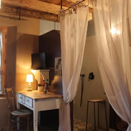 Bed and breakfast 61 -