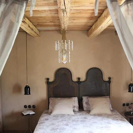 Bed and breakfast 61 -