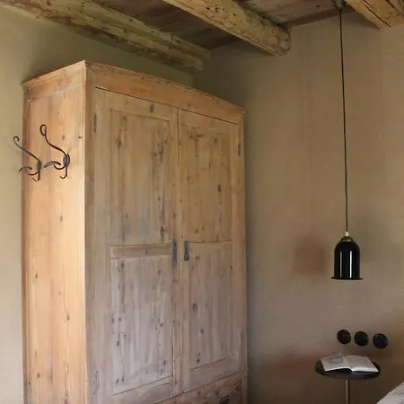 61 - Bed and breakfast